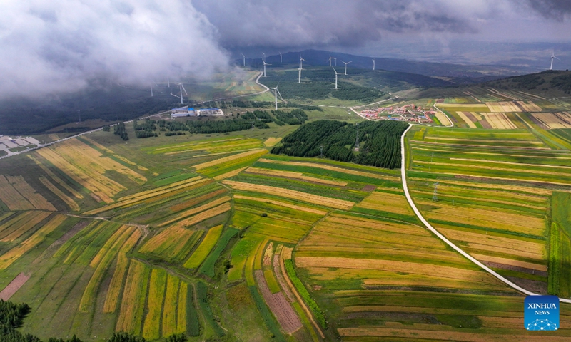 This aerial photo shows the view of farmland in Shangyi County, Zhangjiakou City, north China's Hebei Province, August 27, 2023. In autumn, leaves change color as the temperature falls. Green, yellow, orange, and red hues paint the landscape in north China, creating beautiful color palettes.(Photo: Xinhua)