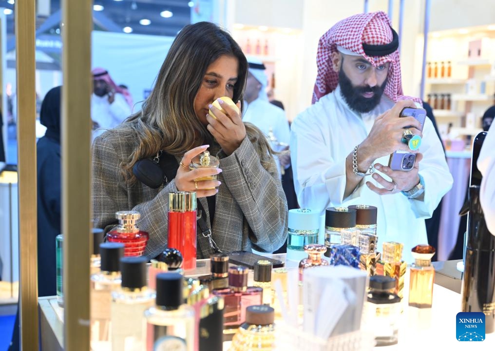 People attend a perfumes exhibition in Hawalli Governorate, Kuwait, on Oct. 24, 2023. The perfumes exhibition is opened here on Tuesday and will last until Nov. 4.(Photo: Xinhua)