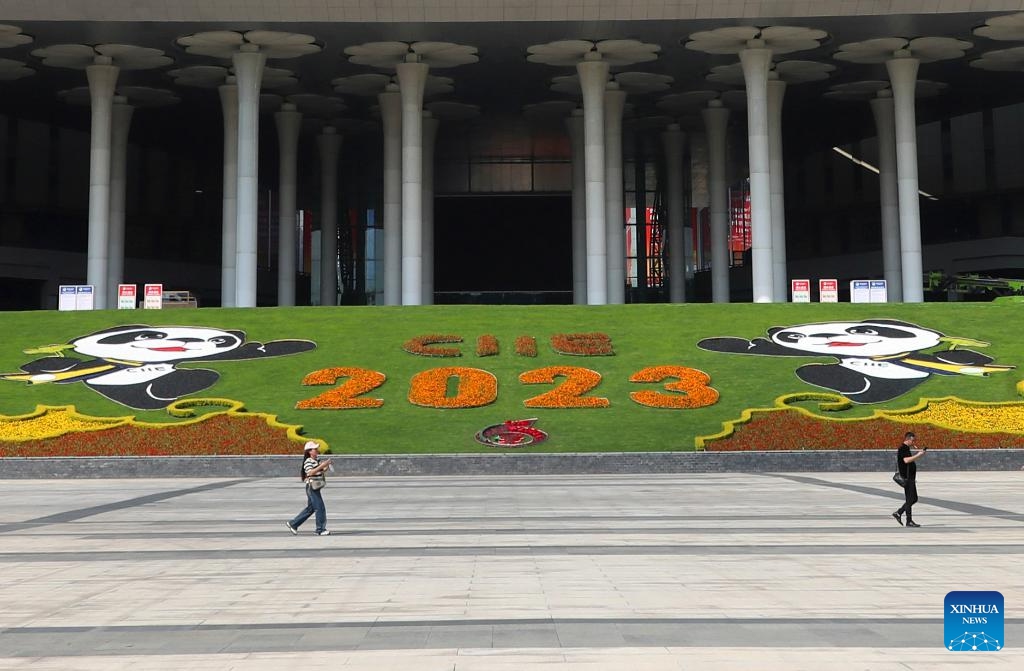 This photo taken on Oct. 24, 2023 shows the south square of the National Exhibition and Convention Center (Shanghai), the main venue for the sixth China International Import Expo (CIIE), in east China's Shanghai. The National Exhibition and Convention Center (Shanghai) is decorated to welcome the upcoming sixth CIIE, which is scheduled to take place in Shanghai from Nov. 5 to Nov. 10.(Photo: Xinhua)
