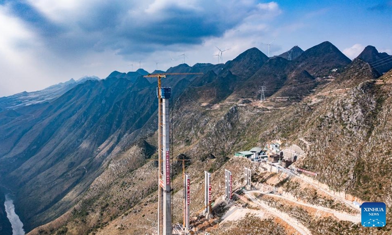 This aerial photo taken on Oct. 24, 2023 shows a view of the Huajiang grand canyon bridge under construction in southwest China's Guizhou Province. The last main tower of the Huajiang grand canyon bridge was completed on Tuesday in southwest China's Guizhou Province, marking a major milestone in the building of the world's highest bridge.(Photo: Xinhua)