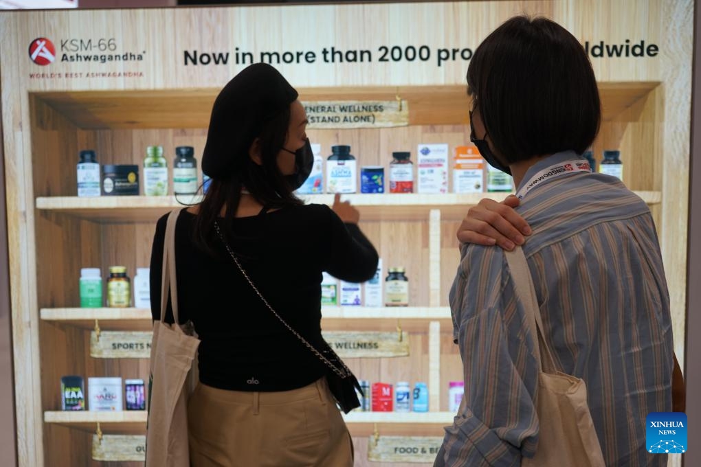 People visit SupplySide West 2023 in Las Vegas, Nevada, the United States, on Oct. 25, 2023. SupplySide West 2023, one of the top conventions in the international healthcare ingredients industry, kicked off in Las Vegas on Wednesday.(Photo: Xinhua)