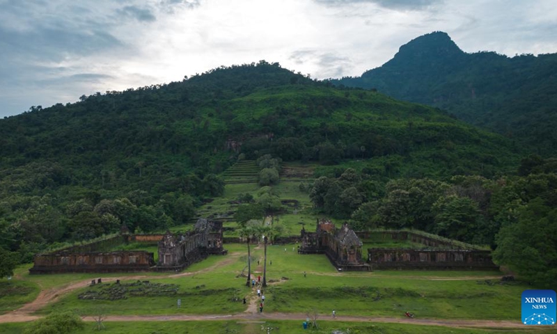 This aerial photo taken on Oct. 20, 2023 shows people visiting the Vat Phou temple in Champasak, Laos. The Vat Phou temple complex in Champassak province was declared a World Heritage Site in 2001.(Photo: Xinhua)