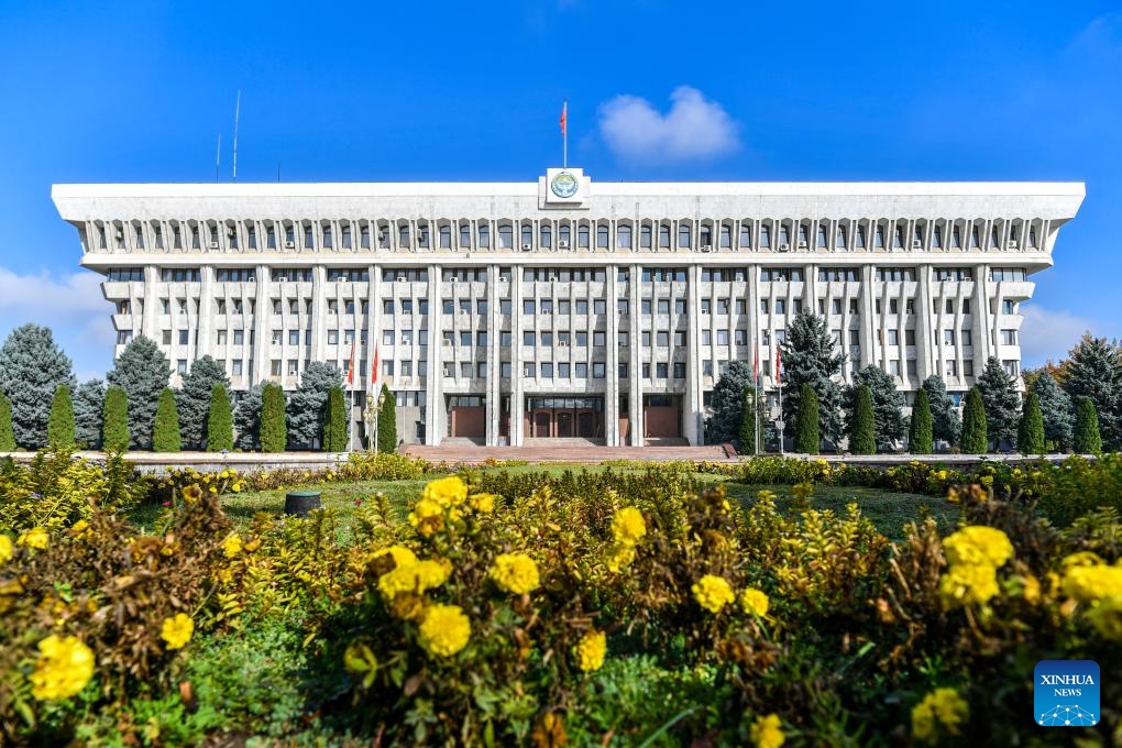 This photo taken on Oct. 24, 2023 shows the parliament building in Bishkek, capital of Kyrgyzstan. The 22nd Meeting of the Council of Heads of Government of the Shanghai Cooperation Organization (SCO) Member States is held in Bishkek.(Photo: Xinhua)