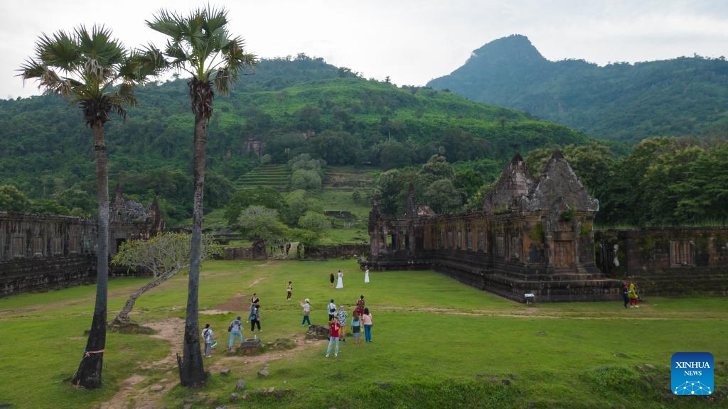 This aerial photo taken on Oct. 20, 2023 shows people visiting the Vat Phou temple in Champasak, Laos. The Vat Phou temple complex in Champassak province was declared a World Heritage Site in 2001.(Photo: Xinhua)