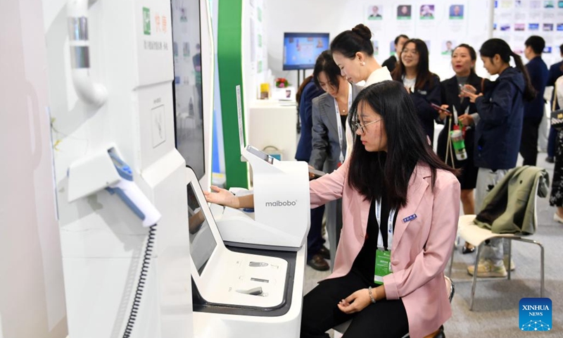 A visitor experiences a smart health monitor at the Changsha International Conference Center during the second conference of the Global Economic Development and Security Forum of the Boao Forum for Asia (BFA) in Changsha, central China's Hunan Province, Oct. 29, 2023. The conference opened in Changsha, capital city of central China's Hunan Province, on Sunday. With the theme of Global Development, Shared Security, the event will last three days. (Photo: Xinhua)