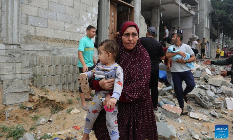 People conduct rescue work among the rubble of buildings destroyed in Israeli airstrikes in the southern Gaza Strip city of Rafah, Oct. 29, 2023. The death toll of Palestinians from Israeli strikes on the Gaza Strip rose to 8,005, including 3,342 children, the Hamas-run Health Ministry said on Sunday. (Photo: Xinhua)