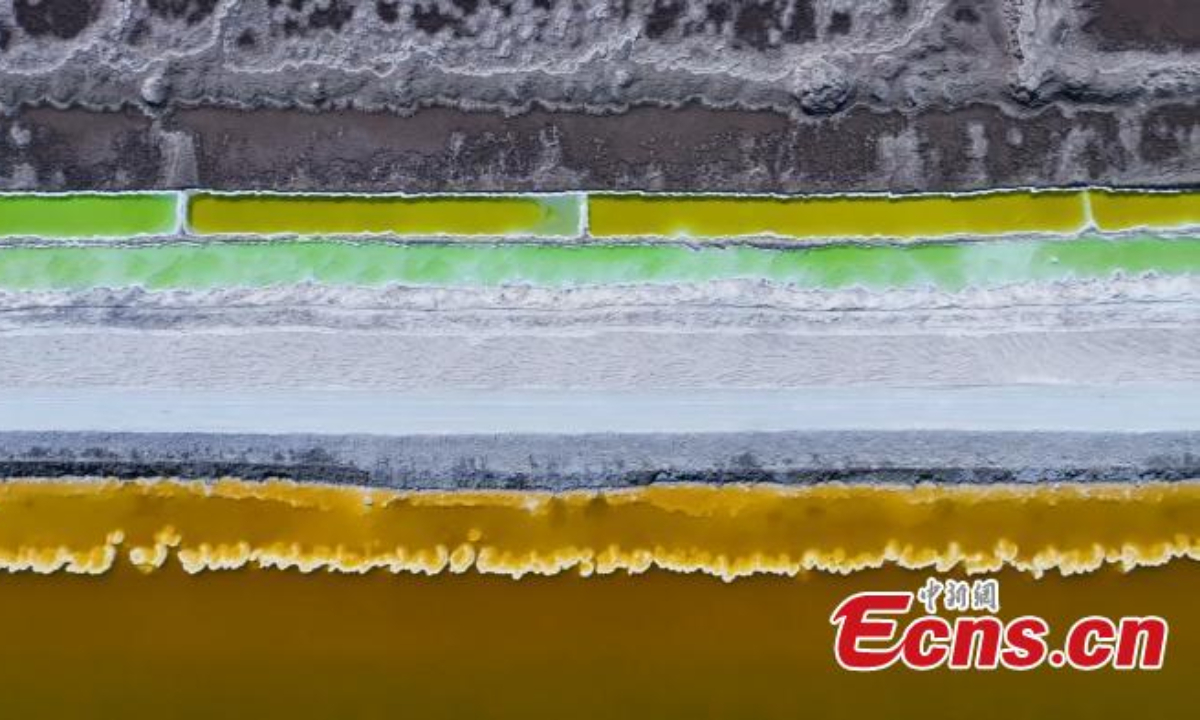 Water of a salt pond looks like a painter’s palette with different colors across the landscape at Lop Nur, Ruoqiang County, Bayingoleng Mongolian Autonomous Prefecture, northwest China's Xinjiang Uyghur Autonomous Region. Photo:China News Service