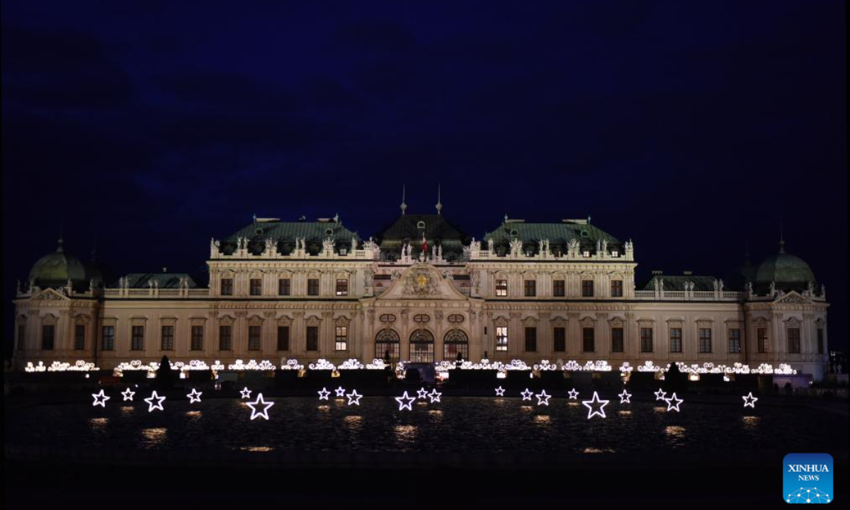 This photo taken on Nov 17, 2023 shows a view of the illuminated Upper Belvedere and the Christmas market of Belvedere in Vienna, Austria. Photo:Xinhua