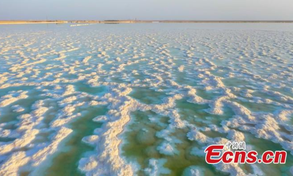 Water of a salt pond looks like a painter’s palette with different colors across the landscape at Lop Nur, Ruoqiang County, Bayingoleng Mongolian Autonomous Prefecture, northwest China's Xinjiang Uyghur Autonomous Region. Photo:China News Service