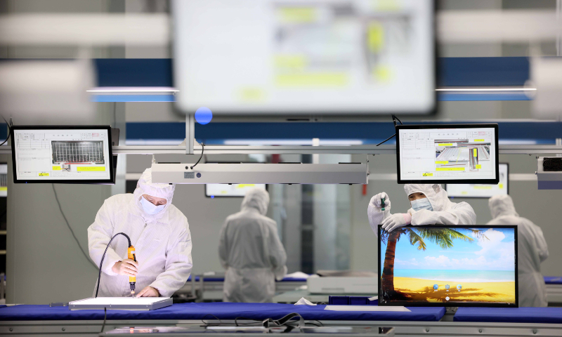 Employees work on a smart display production line at China Net Valley in Hefei's Yaohai district, East China's Anhui Province, on November 16, 2023. In recent years, Yaohai rolled out measures to attract innovative high-tech enterprises. The number of high-tech enterprises in the district increased from 24 in 2019 to 131 as of the end of 2022. Photo: VCG