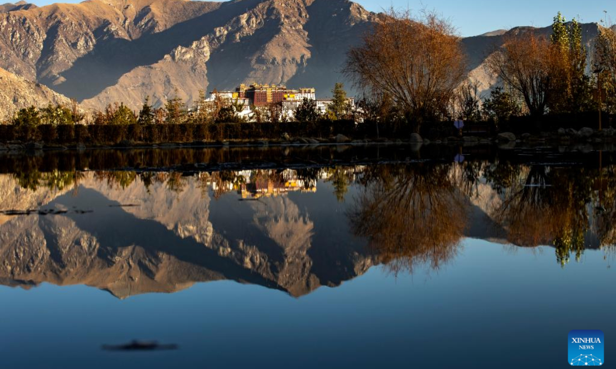 This photo taken on Nov 10, 2023 shows the Potala Palace seen from Nanshan Park in Lhasa, capital of southwest China's Xizang Autonomous Region. Photo:Xinhua