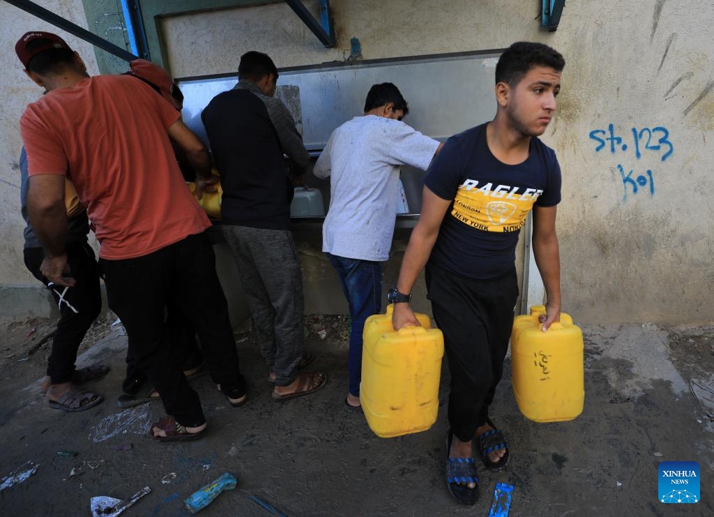 People fetch drinking water in the southern Gaza Strip city of Khan Younis on Oct. 30, 2023. The Palestinian Islamic Resistance Movement (Hamas) launched a surprise attack on Israel on Oct. 7, firing thousands of rockets and infiltrating Israeli territory, to which Israel responded with massive airstrikes and punitive measures, including a siege on the enclave with supplies of water, electricity, fuel, and other necessities being cut off.(Photo: Xinhua)