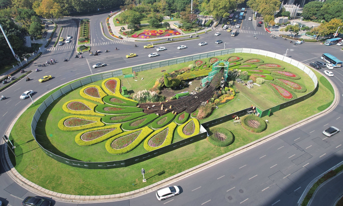 The peacock sculptures are the iconic green landscape in Nanjing, East China's Jiangsu Province, with maintenance and protection work launched on October 31, 2023. Photo: IC