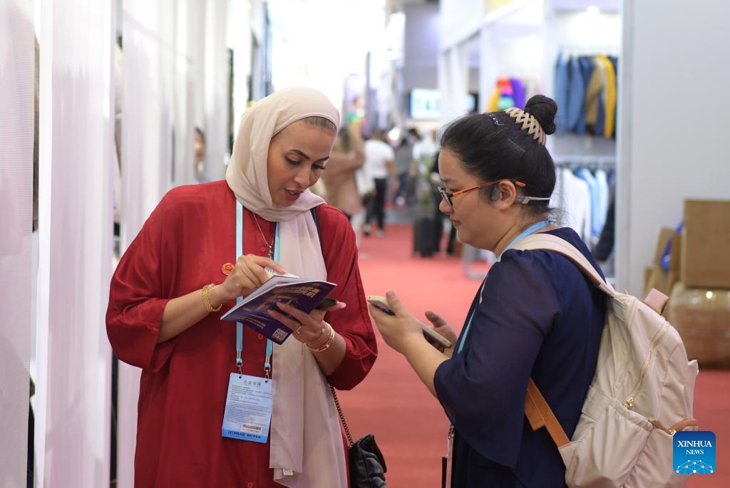 Participants negotiate business during the third phase of the 134th Canton Fair in Guangzhou, south China's Guangdong Province, Oct. 31, 2023. The third phase of the 134th session of the China Import and Export Fair, also known as the Canton Fair, opened here on Tuesday and will last till Nov. 4. The event covers a total exhibition area of 515,000 square meters.(Photo: Xinhua)