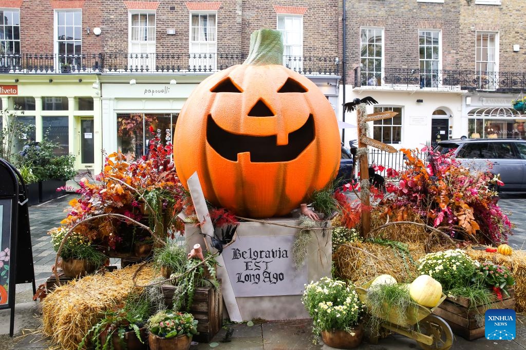 This photo taken on Oct. 30, 2023 shows Halloween decorations in London, Britain(Photo: Xinhua)