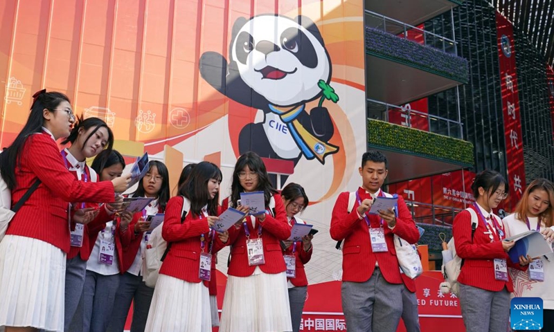 Volunteers get familiar with the direction signs while attending an on-site training session for the sixth China International Import Expo (CIIE) at the National Exhibition and Convention Center (Shanghai) in Shanghai, east China, Nov. 1, 2023. Over 5,700 volunteers for the sixth China International Import Expo (CIIE) have kicked off their on-site training at the National Exhibition and Convention Center (Shanghai) to be better prepared for the upcoming event.(Photo: Xinhua)