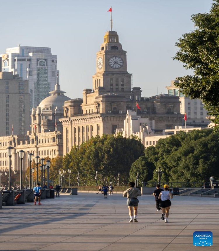 People do morning exercise at the Bund in east China's Shanghai, Nov. 3, 2023. The 6th China International Import Expo (CIIE) is scheduled to be held in Shanghai from Nov. 5 to 10. The expo showcases China's new development paradigm, a platform for high-standard opening up, and a public good for the whole world.  (Photo: Xinhua)