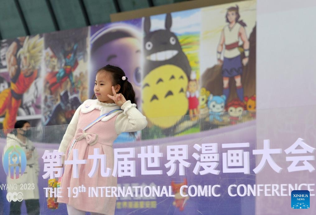 A girl poses for a photo during the 19th World Comic Conference in Anyang, central China's Henan Province, Nov. 4, 2023. The five-day 19th World Comic Conference kicked off here on Saturday with 2,931 comic works from 29 countries and regions on display. (Photo: Xinhua)