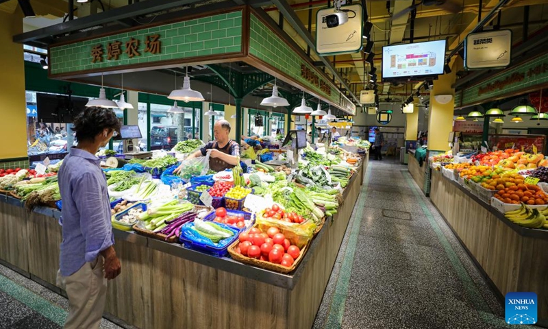 A man buys vegetables at a market in Shanghai, east China, Nov. 3, 2023. The 6th China International Import Expo (CIIE) is scheduled to be held in Shanghai from Nov. 5 to 10. The expo showcases China's new development paradigm, a platform for high-standard opening up, and a public good for the whole world. (Photo: Xinhua)