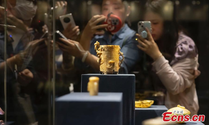 Journalists take photos of jade artifacts of the Warring States period (475- 221 B.C.) displayed at Nanjing Museum in east China's Jiangsu Province, Nov. 2, 2023. (Photo: China News Service)