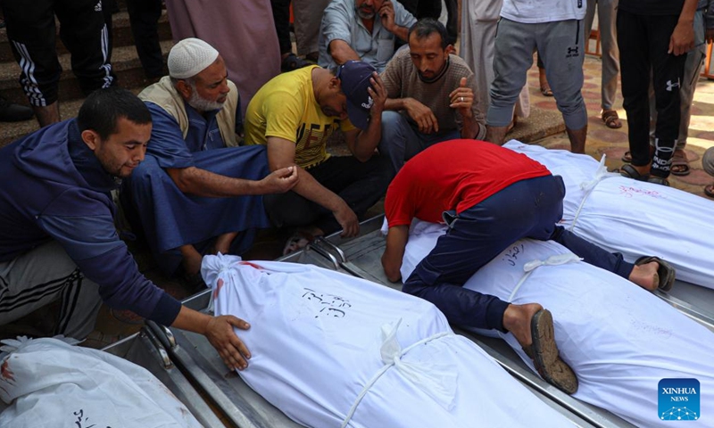 People mourn for victims killed in the Palestinian-Israeli conflict in the southern Gaza Strip city of Khan Younis, on Nov. 5, 2023. (Photo: Xinhua)