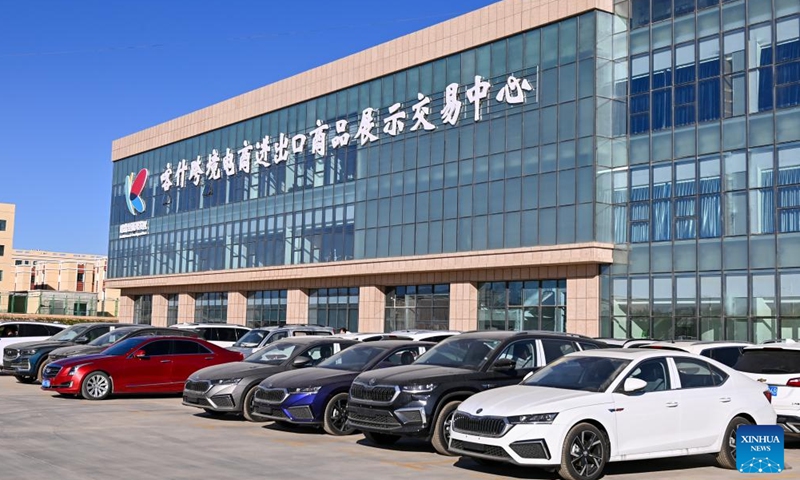 This photo taken on Nov. 4, 2023 shows the cross-border e-commerce import and export commodities exhibition and trading center in the comprehensive bonded zone in Kashgar Prefecture, northwest China's Xinjiang Uygur Autonomous Region. (Photo: Xinhua)