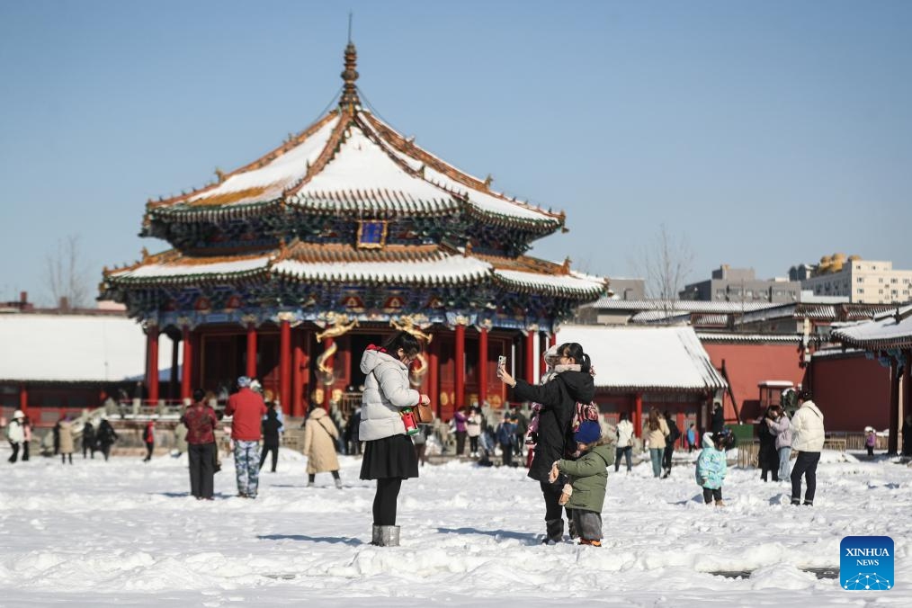 Tourists take photos in the snow-covered Shenyang Imperial Palace in Shenyang, northeast China's Liaoning Province, Nov. 7, 2023. Shenyang Imperial Palace was built in 1625 and had been used as the imperial palace in early Qing Dynasty (1616-1911).(Photo: Xinhua)