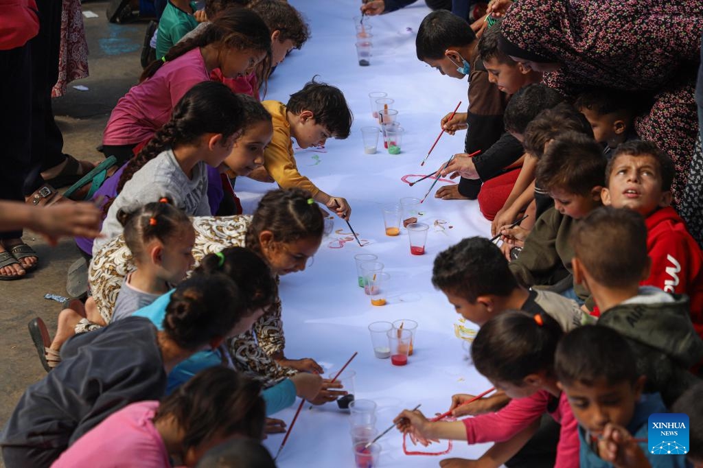 Children take part in a psychological stimulation and relief activity at a school affiliated to the United Nations Relief and Works Agency for Palestine Refugees (UNRWA) in the southern Gaza Strip city of Khan Younis, Nov. 8, 2023. UN Secretary-General Antonio Guterres said Monday that the unfolding catastrophe in Gaza makes a humanitarian cease-fire more urgent with every passing hour.(Photo: Xinhua)