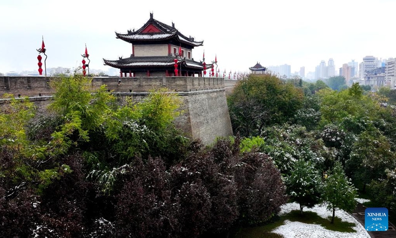 This aerial photo taken on Nov. 11, 2023 the view of snow-covered ancient city wall in Xi'an, northwest China's Shaanxi Province. Xi'an witnessed a snowfall on Saturday, the first one after traditional solar term of Lidong, which means the beginning of winter and fell on Nov. 8 this year. (Photo: Xinhua)