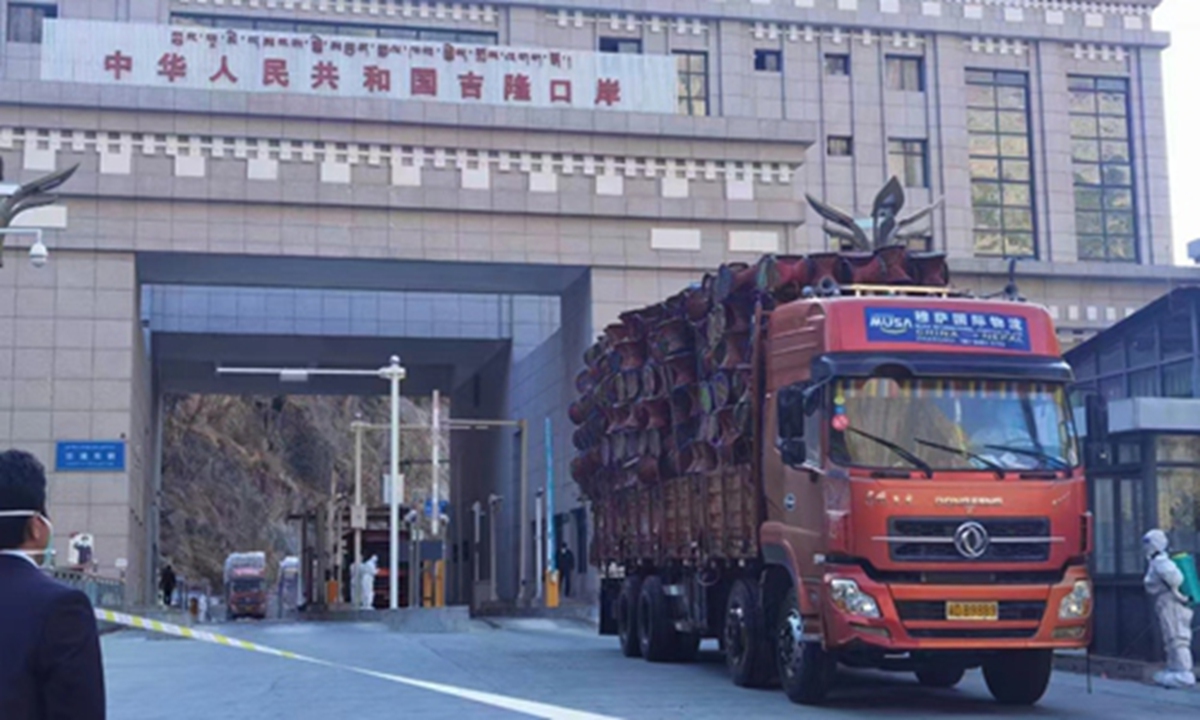 Gyirong Customs, affiliated with Lhasa Customs, in Southwest China's Xizang Autonomous Region, completes the customs clearance supervision of the first batch of imported goods from Nepal after the resumption of two-way trade on December 28, 2022. Photo: Courtesy of Lhasa Customs