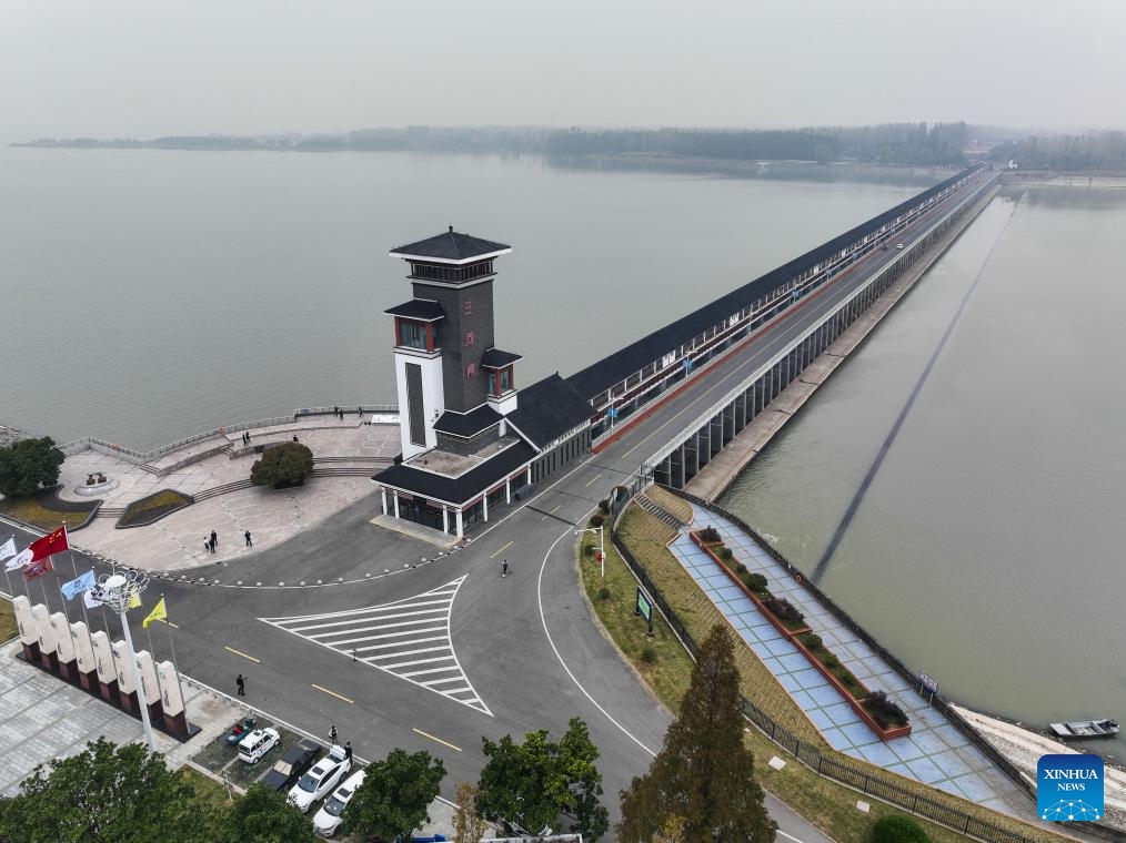 This aerial photo taken on Nov. 9, 2023 shows Sanhe gate of Hongze Lake in Huai'an, east China's Jiangsu Province. The Hongze Lake Irrigation System in eastern Jiangsu Province is a water storage irrigation area. Since the Eastern Han Dynasty (25-220), ancient people have diverted water for irrigation and farming. The irrigation system, which has been designated as World Heritage Irrigation Structures (WHIS) in 2023, nowadays keeps irrigating farmland.(Photo: Xinhua)