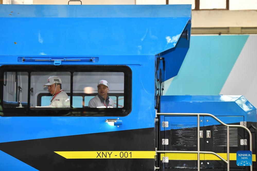 Staff members of CRRC Zhuzhou Locomotive Co., Ltd. operate inside a locomotive in Zhuzhou, central China's Hunan Province, Nov. 16, 2023. China's first newly-built high-power electric shunting locomotive rolled off the production line here on Thursday. With a maximum towing power of 1,500 kW, this locomotive is designed for industrial users in sectors such as metallurgy, harbor operation, electricity, petrochemical, and mining.(Photo: Xinhua)