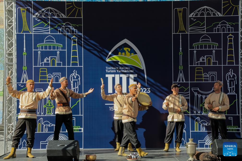 This photo taken on Nov. 15, 2023 shows a performance at the Tashkent International Tourism Fair in Tashkent, Uzbekistan. The fair, hosted by the Ministry of Ecology, Environmental Protection and Climate Change of the Republic of Uzbekistan, is held from Nov. 15 to 17.(Photo: Xinhua)