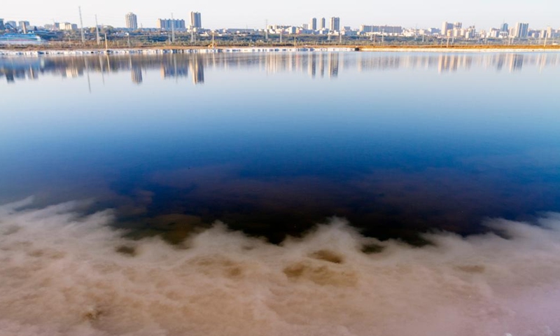 This photo taken on Nov. 17, 2023 shows a view of the Salt Lake in Yuncheng City, north China's Shanxi Province. (Photo: Xinhua)