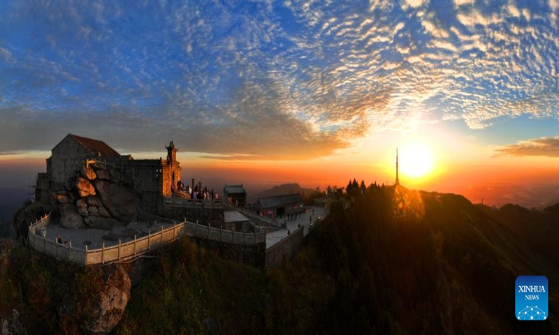 This aerial panorama photo taken on Nov. 18, 2023 shows the scenery during sunrise at the Hengshan Mountain scenic spot in Hengyang, central China's Hunan Province. (Photo: Xinhua)