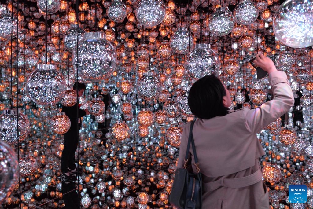 Journalists visit the Bubble Universe exhibit of teamLab during a media preview in Tokyo, Japan, Nov. 20, 2023.(Photo: Xinhua)