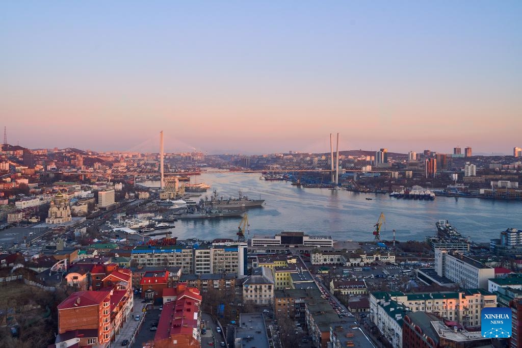 This photo taken on Nov. 20, 2023 shows a sunset view of Vladivostok, Russia.(Photo: Xinhua)