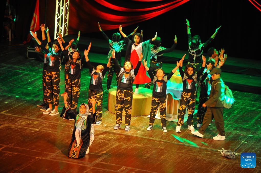 Children perform during a stage play in Tunis, Tunisia, Nov. 19, 2023. Tunisian Opera Association on Sunday organized performances by children as a gesture to support children in Palestine.(Photo: Xinhua)