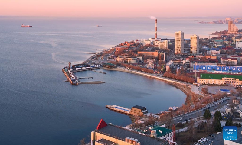 This photo taken on Nov. 20, 2023 shows a sunset view of Vladivostok, Russia.(Photo: Xinhua)