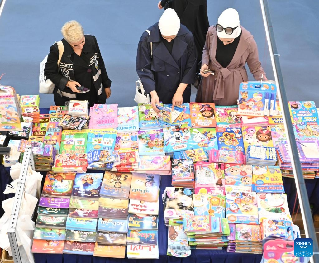 People visit Kuwait's 46th International Book Fair in Hawalli Governorate, Kuwait, on Nov. 22, 2023. The book fair kicked off here on Wednesday, and will last until Dec. 2.(Photo: Xinhua)