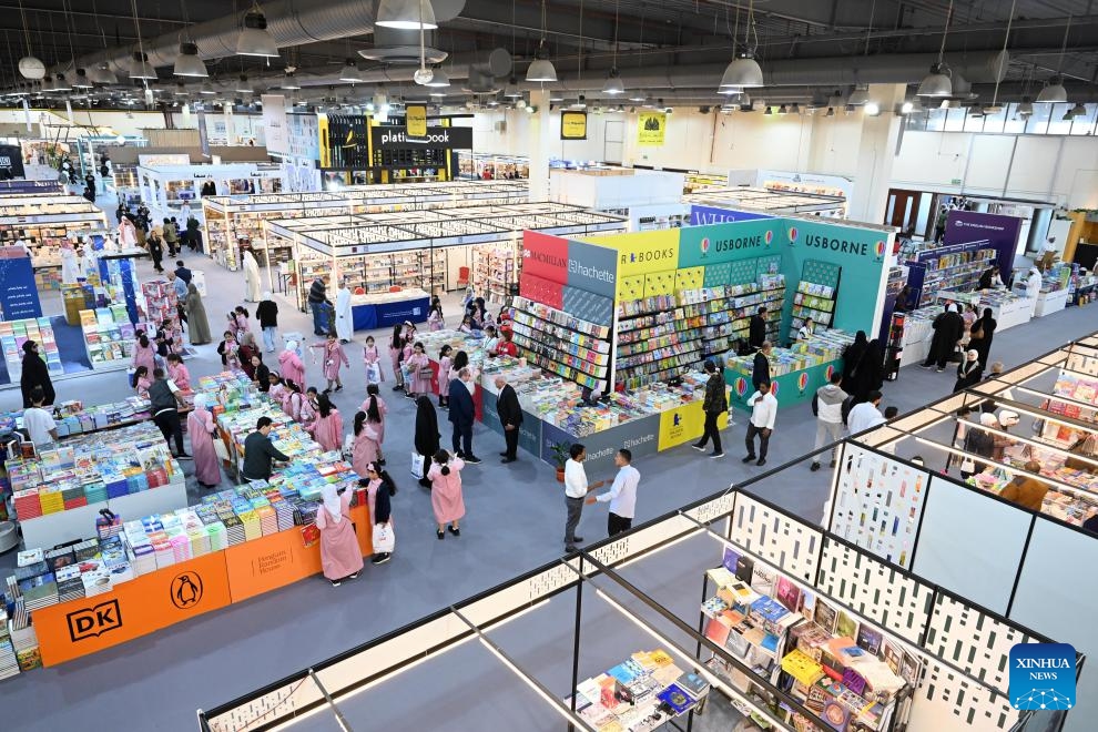 People visit Kuwait's 46th International Book Fair in Hawalli Governorate, Kuwait, on Nov. 22, 2023. The book fair kicked off here on Wednesday, and will last until Dec. 2.(Photo: Xinhua)