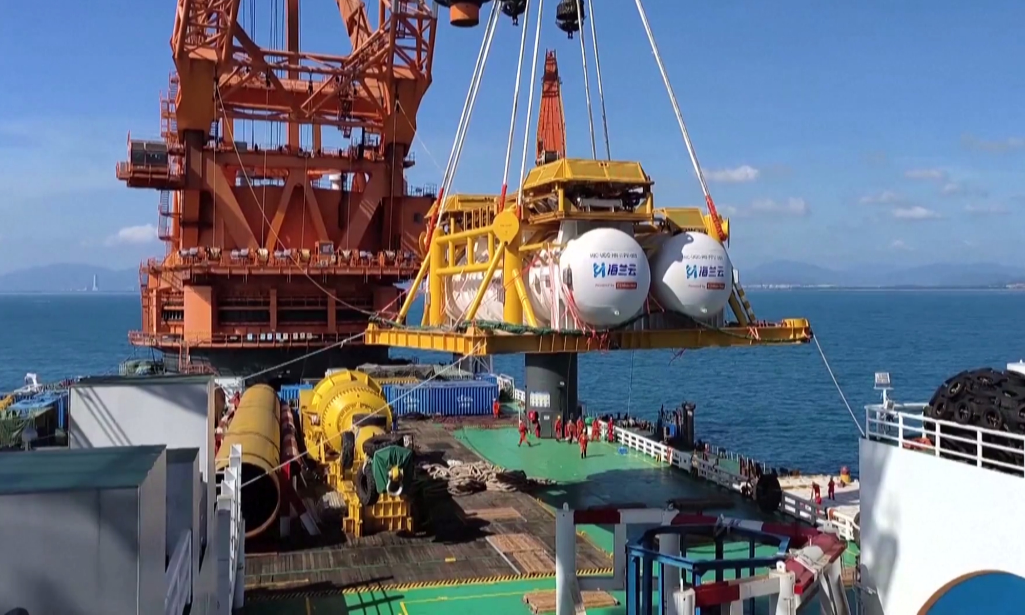 Cranes hold a data center facility in Lingshui Li Autonomous County, South China's Hainan Province on November 24, 2023. The facility, which is also the world's first commercial underwater data center, was successfully put under sea the same day. It has a weight of 1,300 tons. Photo: VCG