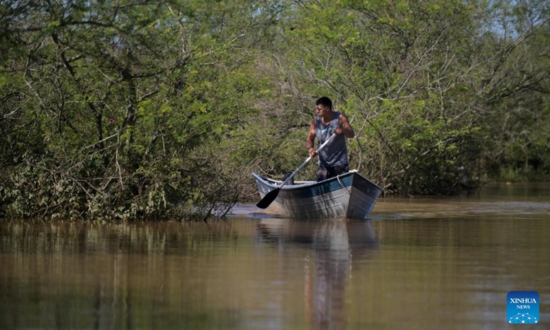 A resident rows a boat on a flooded avenue in Canoas, Rio Grande do Sul, Brazil, Nov. 24, 2023.(Photo: Xinhua)