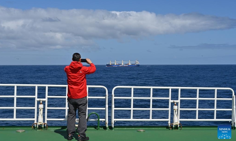 China's research icebreaker Xuelong 2 and cargo vessel Tian Hui sail in the belt of prevailing westerlies on Nov. 25, 2023. Currently on an Antarctic expedition, the icebreaker, otherwise known as Snow Dragon 2, is ploughing through the belt of prevailing westerlies, nicknamed the rolling forties, with its companion cargo vessel Tian Hui. (Photo: Xinhua)