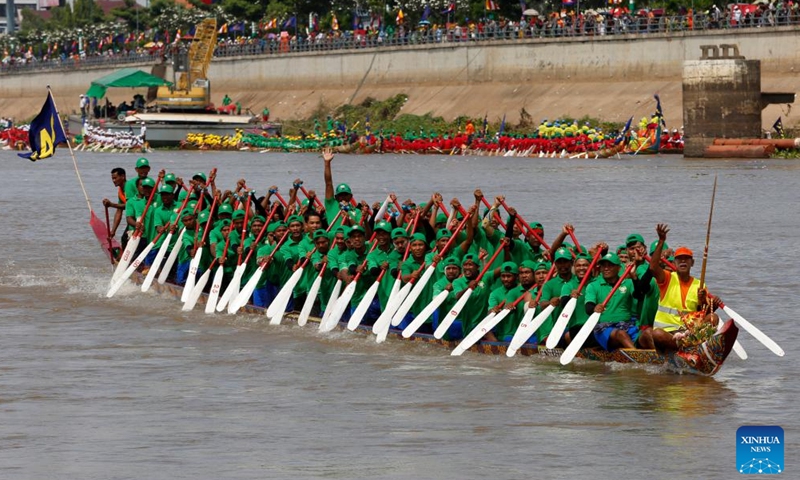 Oarsmen take part in the boat race in the Tonle Sap river during the Water Festival in Phnom Penh, Cambodia, Nov. 26, 2023. The annual Water Festival, Cambodia's grandest festival, returned on Sunday after a three-year hiatus due to the COVID-19 pandemic. (Photo: Xinhua)