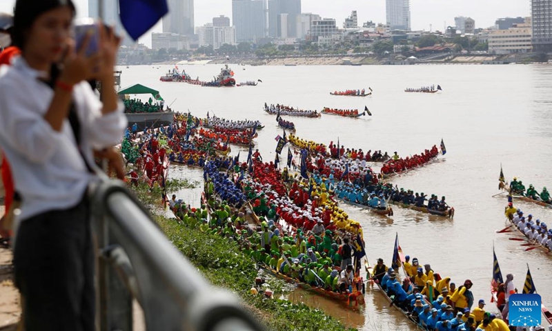 Oarsmen take part in the boat race in the Tonle Sap river during the Water Festival in Phnom Penh, Cambodia, Nov. 26, 2023. The annual Water Festival, Cambodia's grandest festival, returned on Sunday after a three-year hiatus due to the COVID-19 pandemic. (Photo: Xinhua)