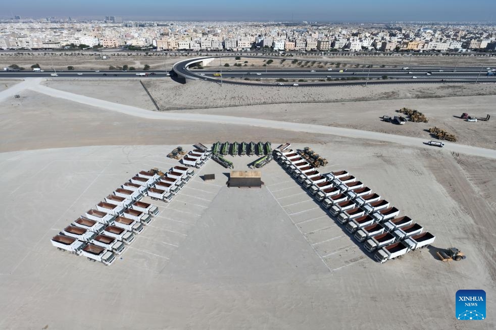 This aerial photo taken on Dec. 4, 2023 shows the engineering machinery and equipment at the construction site of the South Saad Al-Abdullah City Housing Project in Jahra Governorate, Kuwait. Kuwait's South Saad Al-Abdullah City housing project started construction on Monday. China Gezhouba Group Co., Ltd (CGGC) undertakes the construction of the project, which is located in Jahra Governorate, about 25 km west of Kuwait City.(Photo: Xinhua)