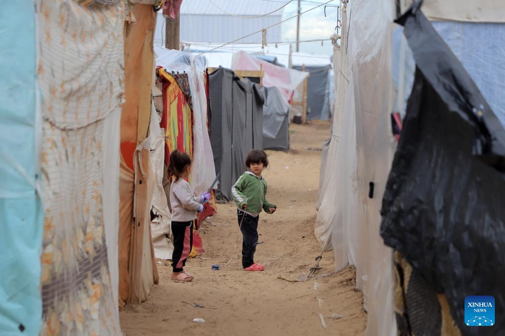 Palestinian children are seen at a temporary refugee camp in the southern Gaza Strip city of Khan Younis, Nov. 28, 2023. At least 1.7 million people have been displaced in the Gaza Strip, the UN Office for the Coordination of Humanitarian Affairs (OCHA) has warned in a recent statement.(Photo: Xinhua)