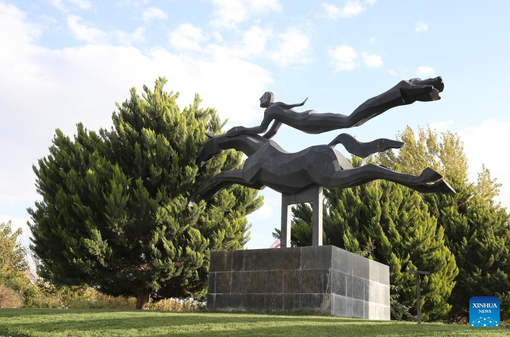 A sculpture is seen in Tehran, capital of Iran, Nov. 27, 2023(Photo: Xinhua)