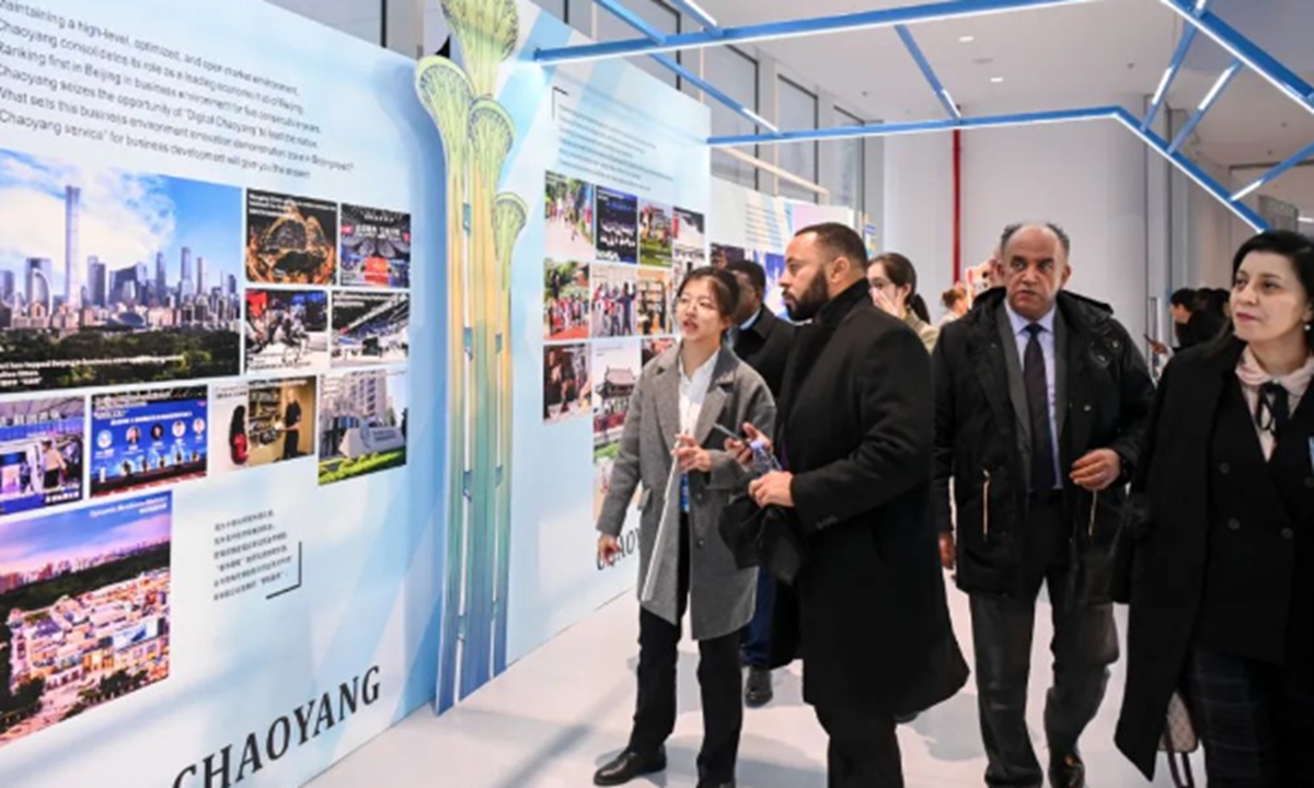 Diplomatic envoys to China view pictures of Chaoyang district at the 2023 reception in honor of foreign diplomatic missions to China on November 24, 2023 Photo: Courtesy of the organizer